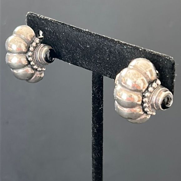 Vintage Jewelry - VTG Sterling Silver 925 Onyx Cabochon Fluted Post Earrings